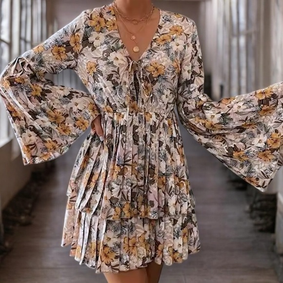 NEW Blush Allover Floral Knot Layered Pleated A-line Dress - Picture 4 of 16